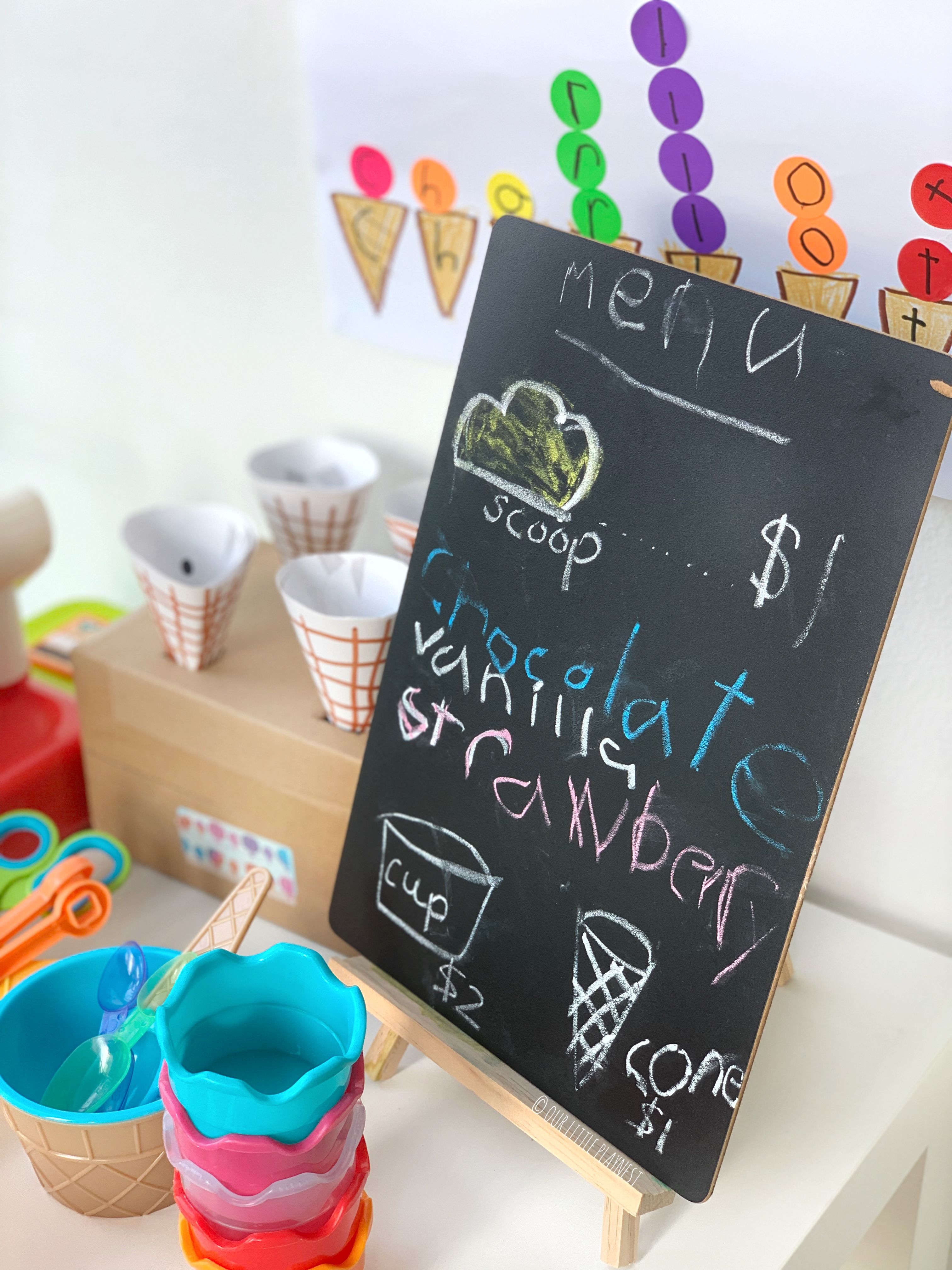 kids play ice cream shop